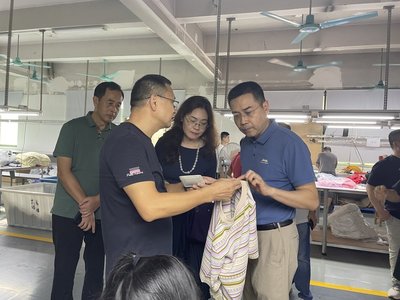 省商務(wù)廳赴大朗鎮(zhèn)調(diào)研服裝外貿(mào)轉(zhuǎn)型升級基地，強化紡織貿(mào)易法律服務(wù)支撐