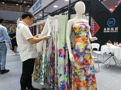 500余家企業(yè)攜45萬(wàn)款面料亮相秋季紡博會(huì)，法律護(hù)航紡織貿(mào)易新篇章